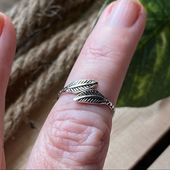 Sterling Silver Double Leaves Adjustable Toe Ring - Picture 4 of 4
